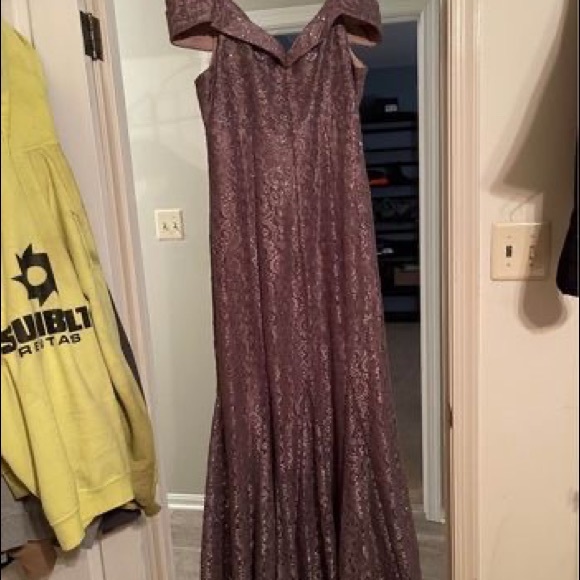 Women’s R&M Richards Formal Gown - Picture 3 of 3